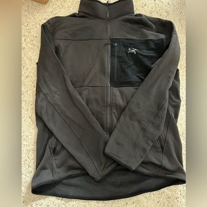 Mens Arc'teryx full zip sweater, XL, black. Gently used, good condition.